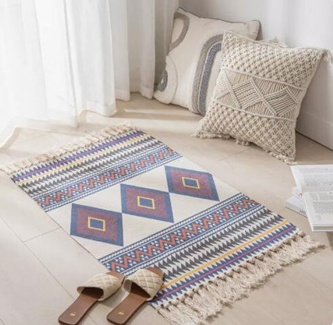 Geometric woven rug with tassels