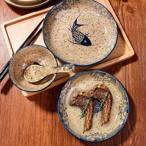 Plates and ramen bowls on tables