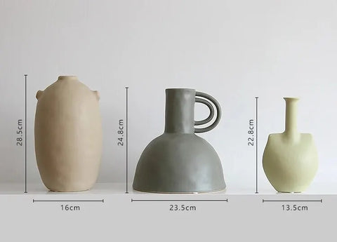 Vases with dimensions