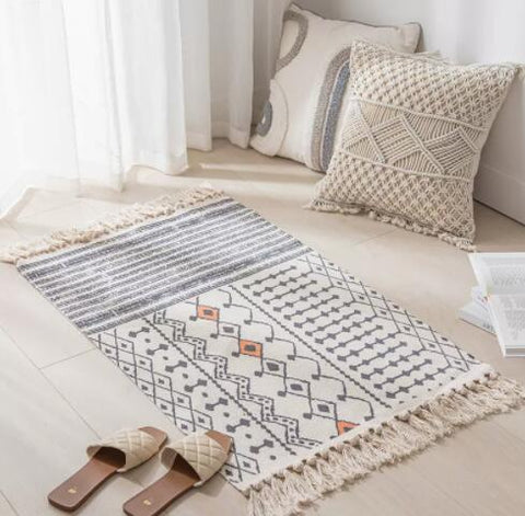 Geometric woven rug with tassels