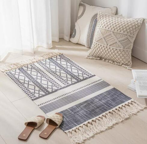 Geometric woven rug with tassels